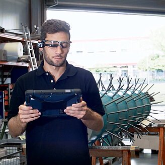 © Schmidt & Heinzmann Praxisbeispiel VR-Brillen im Maschinenbau