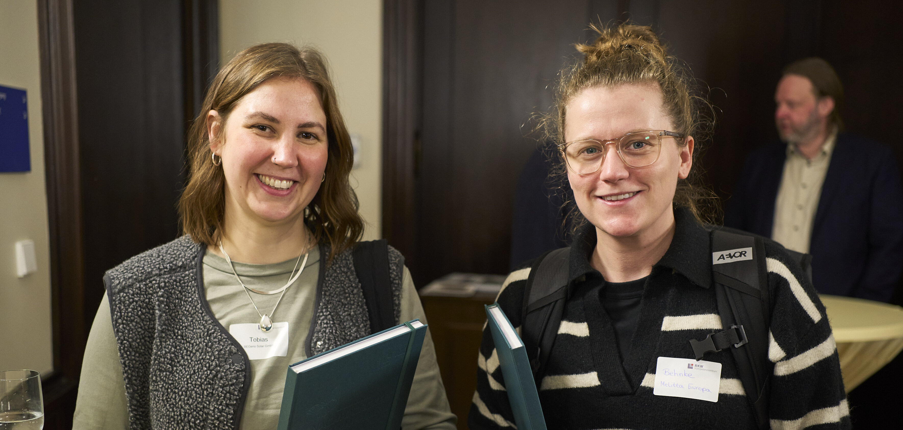 Teilnehmerinnen mit Ideentagebuch – © Henry Fried / RKW Kompetenzzentrum